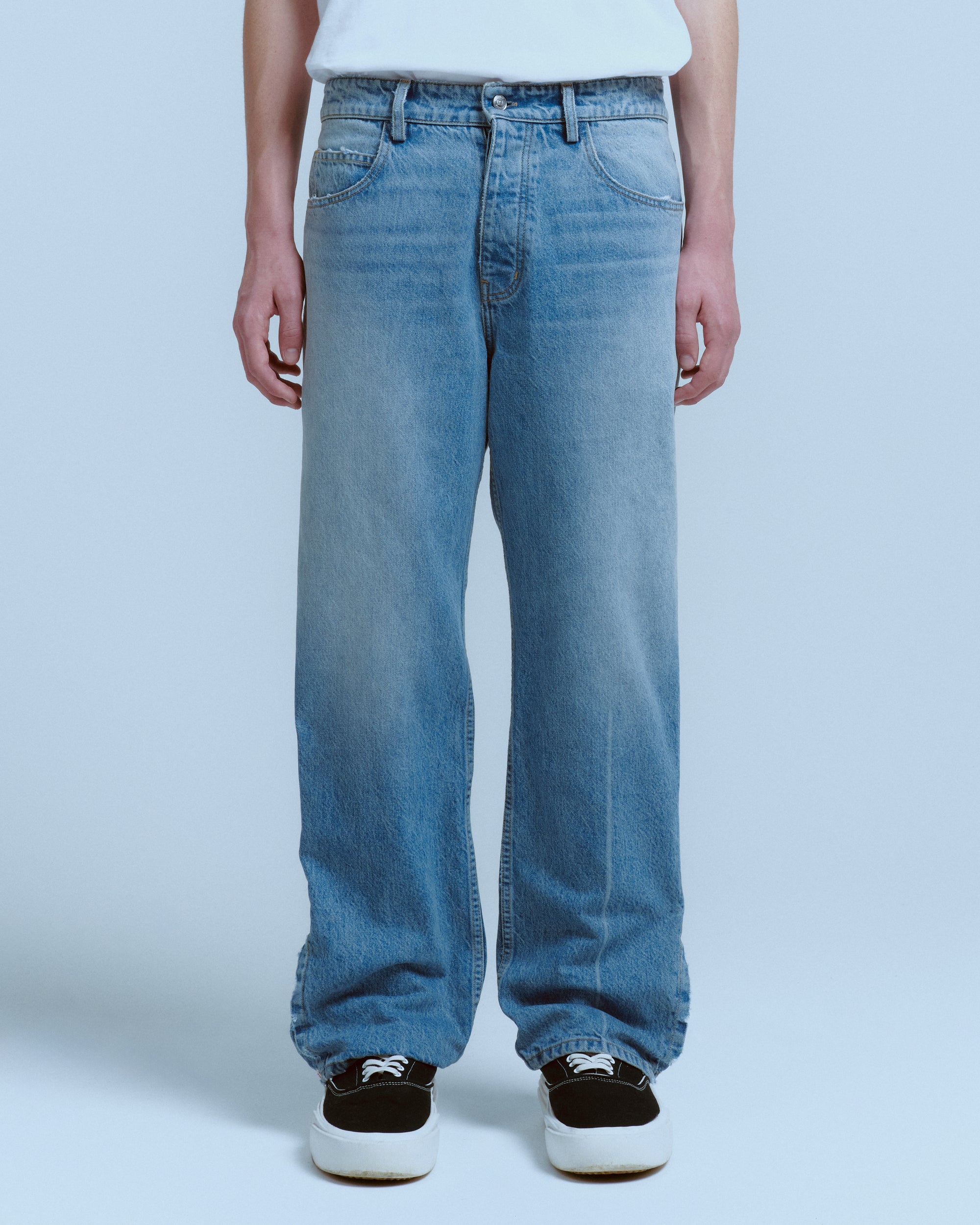 SPLIT SEAM STRAIGHT LEG JEAN