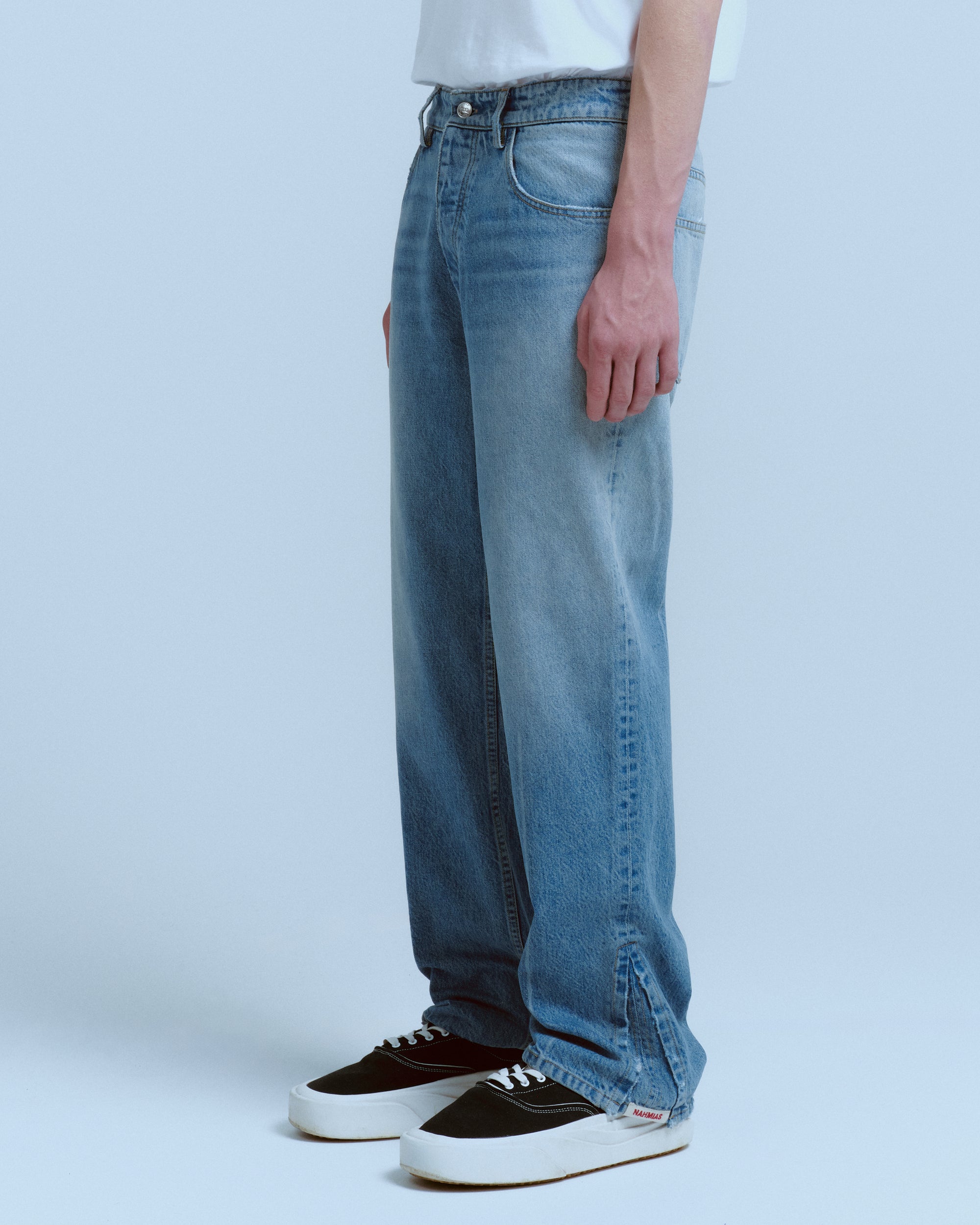 SPLIT SEAM STRAIGHT LEG JEAN