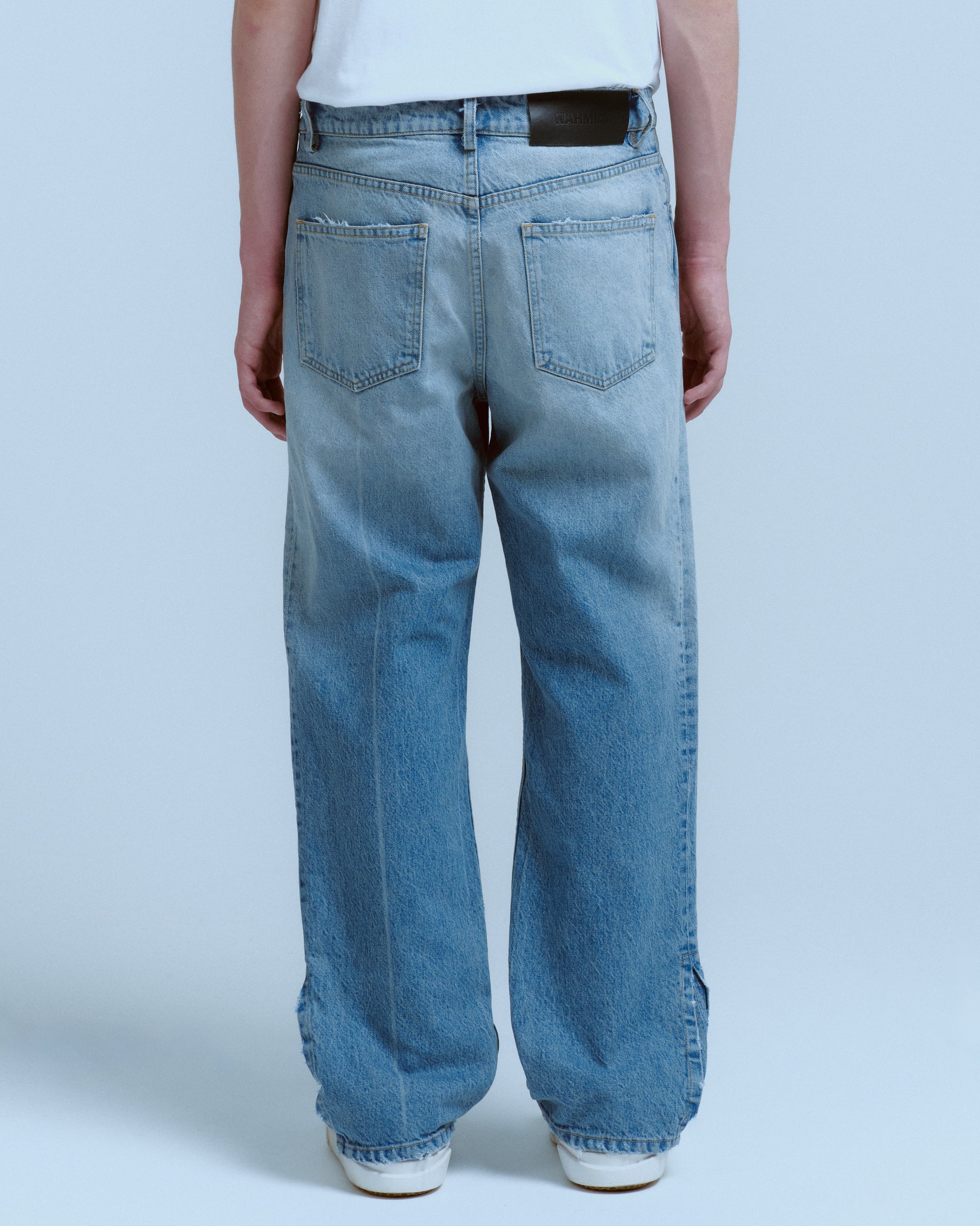 SPLIT SEAM STRAIGHT LEG JEAN