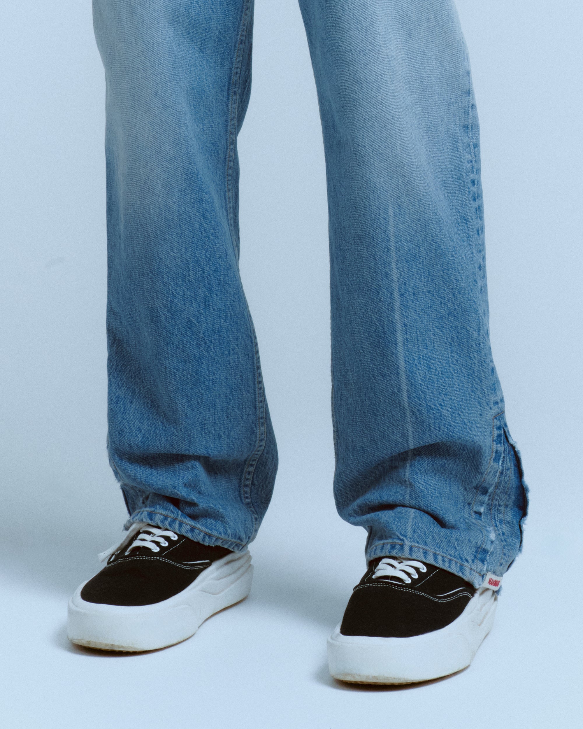SPLIT SEAM STRAIGHT LEG JEAN