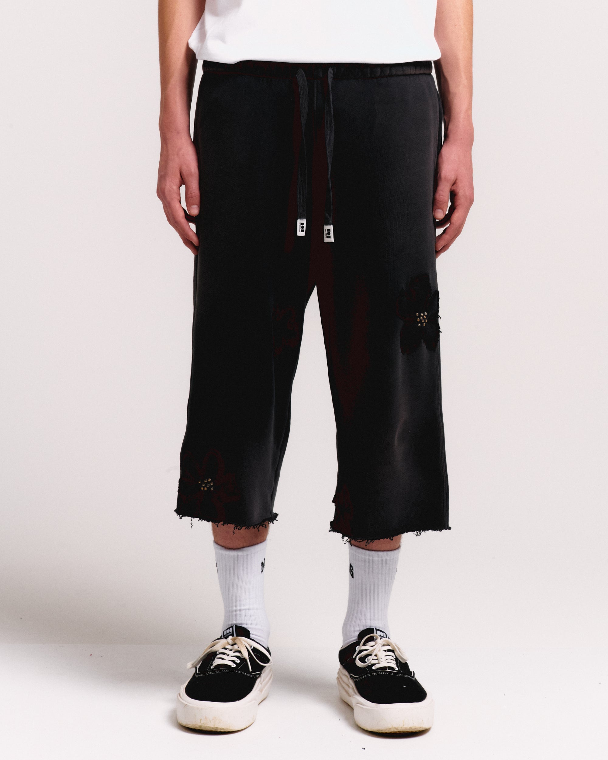 FLOWER PATCH LONG SWEAT SHORTS