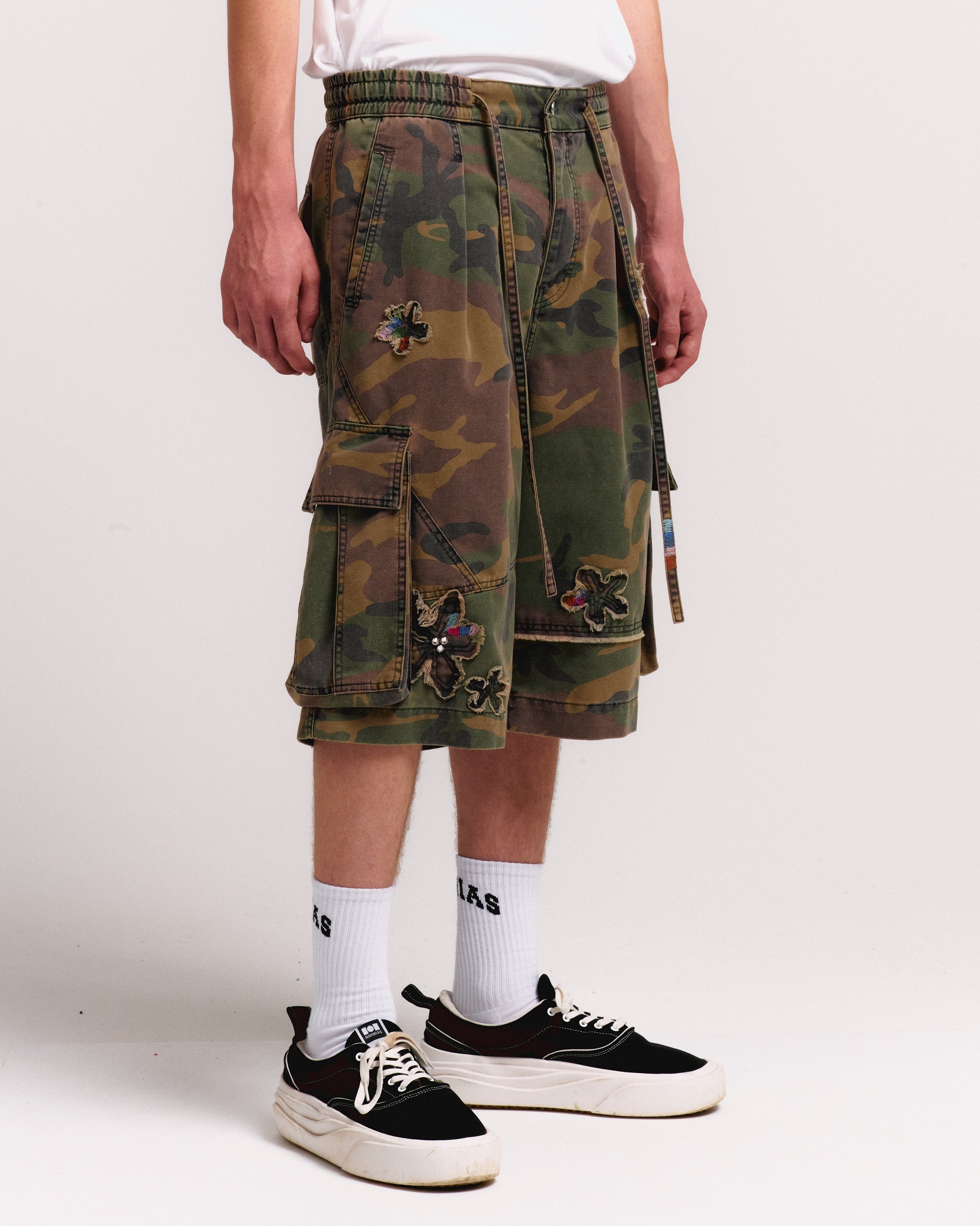 FLORAL PATCH CRYSTAL CAMO SHORT