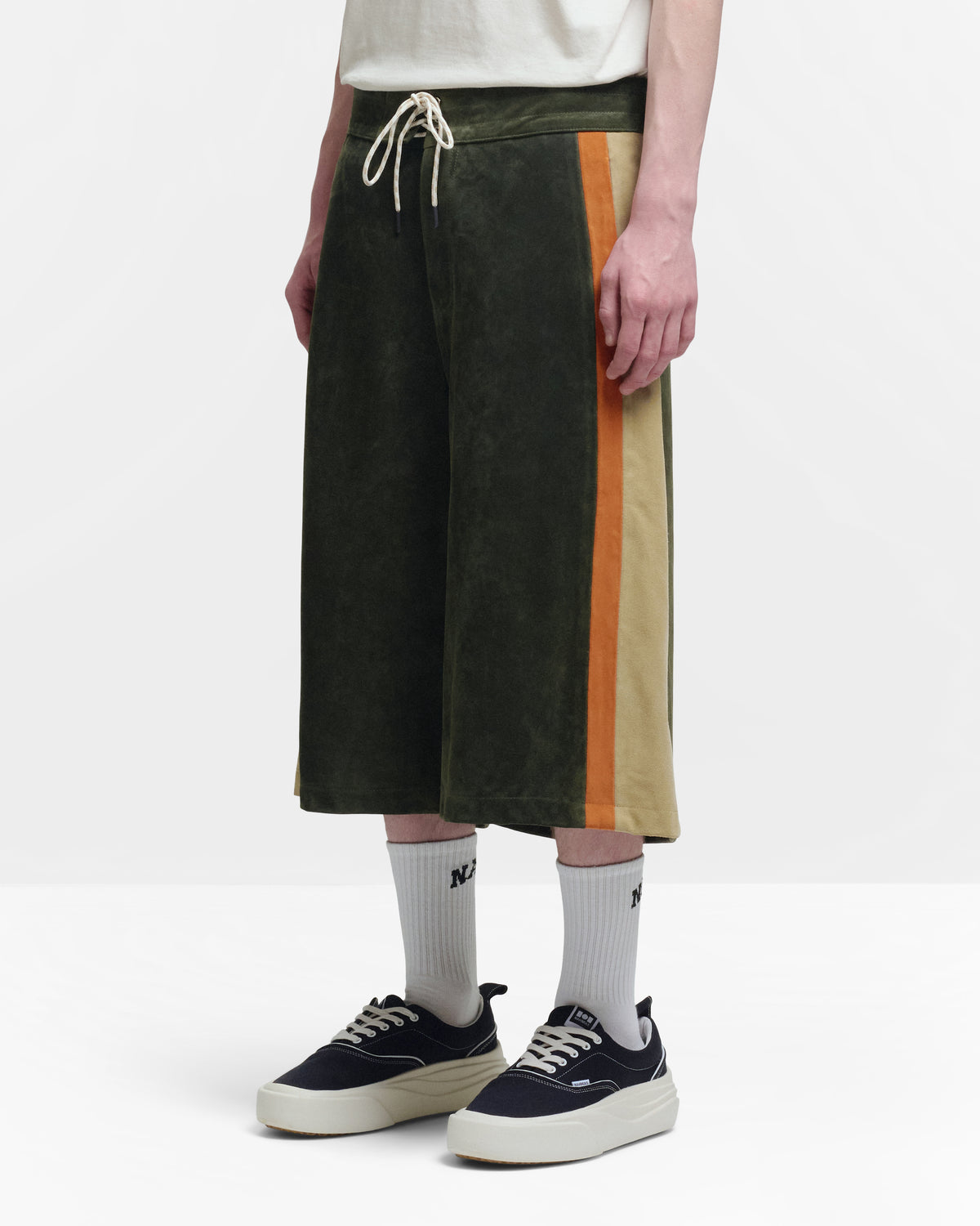 SUEDE OVERSIZED BOARD SHORT