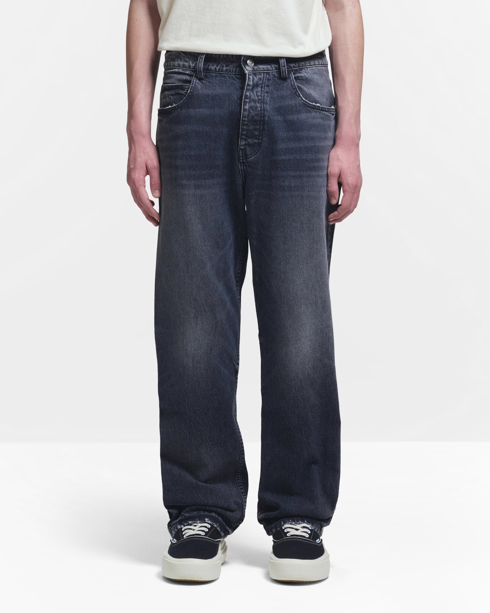 SPLIT SEAM STRAIGHT LEG JEAN