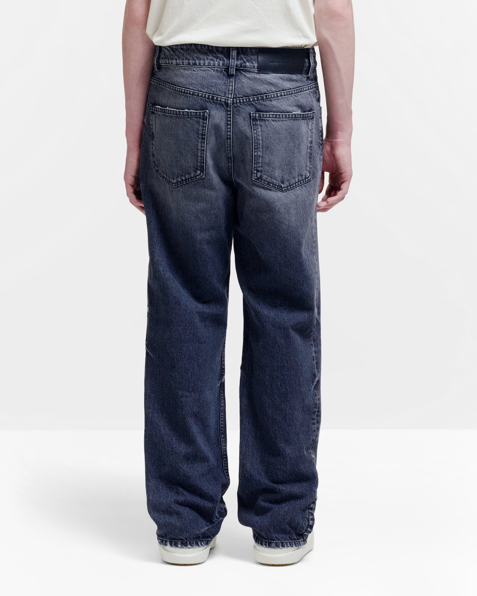 SPLIT SEAM STRAIGHT LEG JEAN